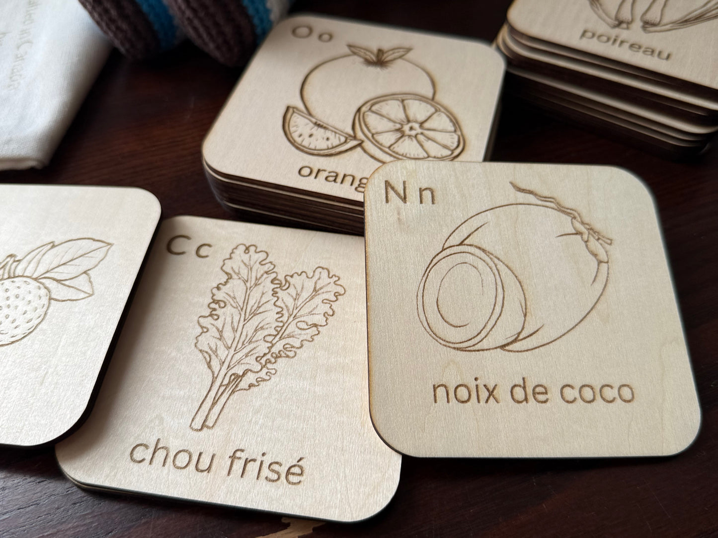 Wooden Alphabet Flashcards – Fruits & Vegetables - French Edition