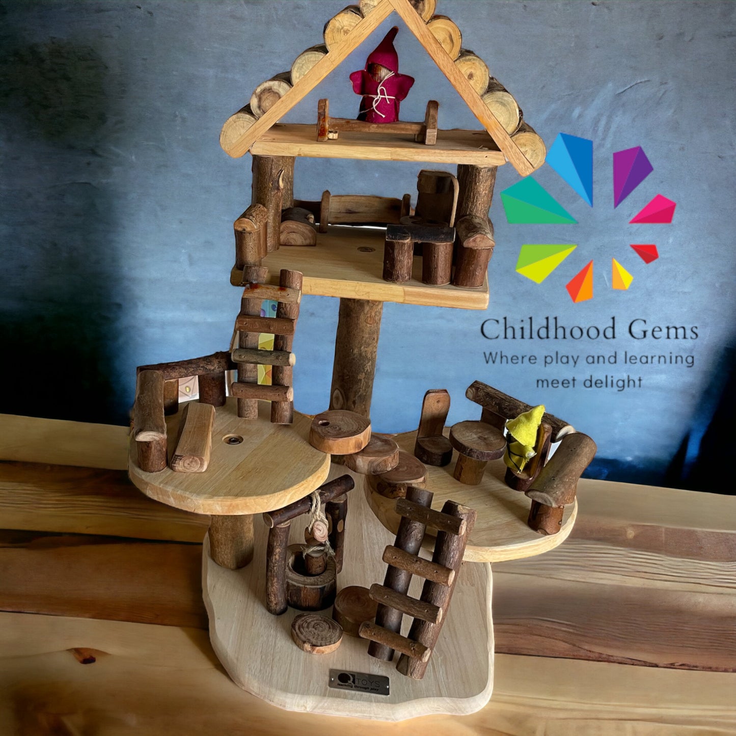 Large Wooden Tree House with Gnomes & accessories