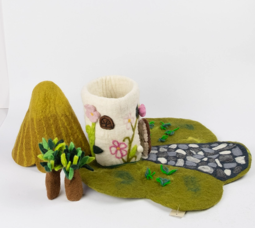 Country Felt Cottage Fairy Playhouse | Play-mat