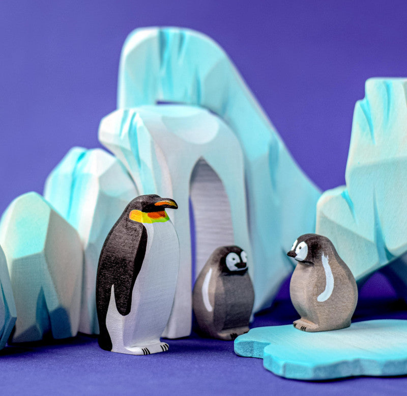 Icy Cliffs, Ice Floe and Big Penguin Family SET