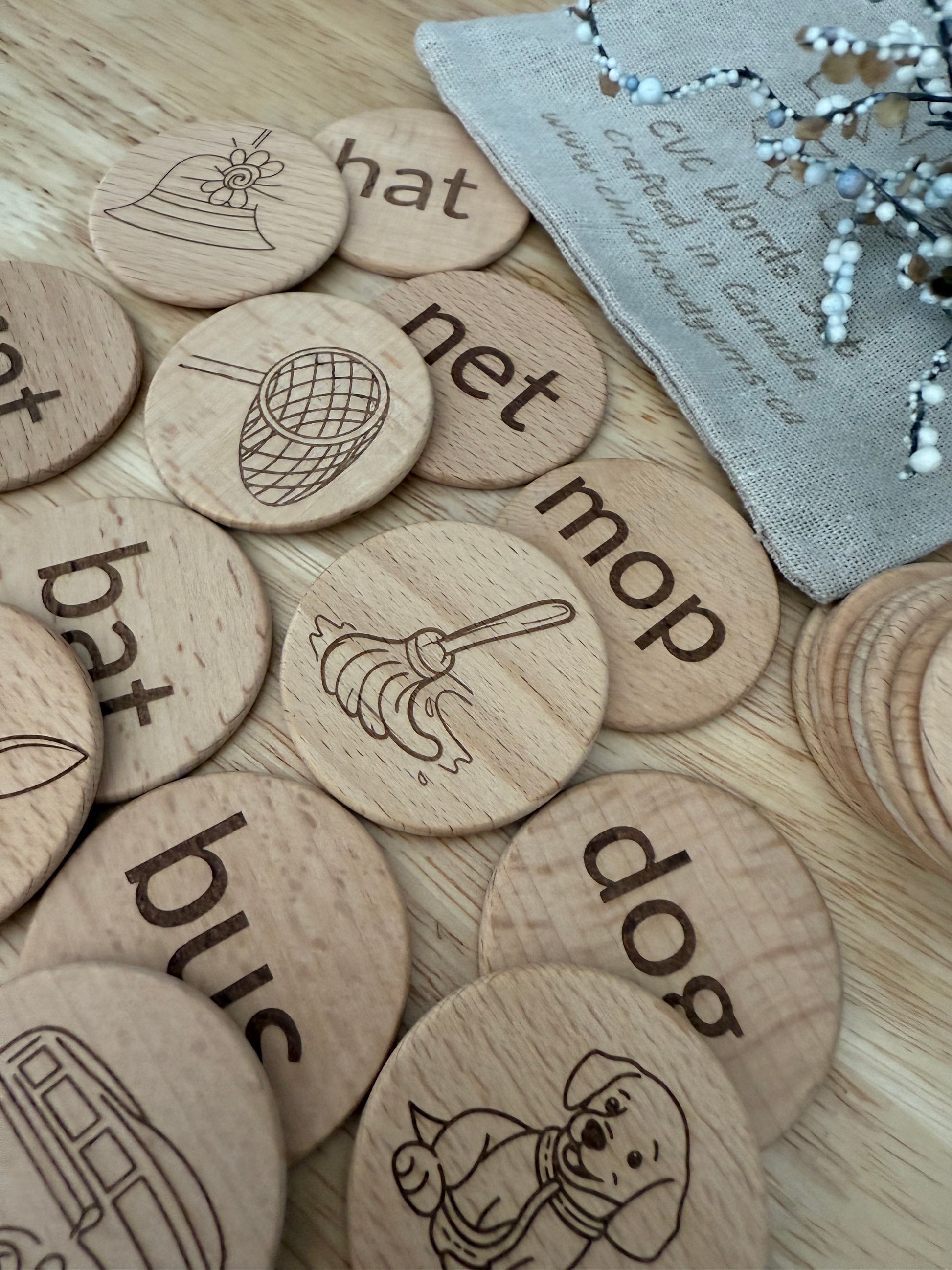 CVC Words & Picture Matching Flashcards (discs) - Natural Wooden Learn ...