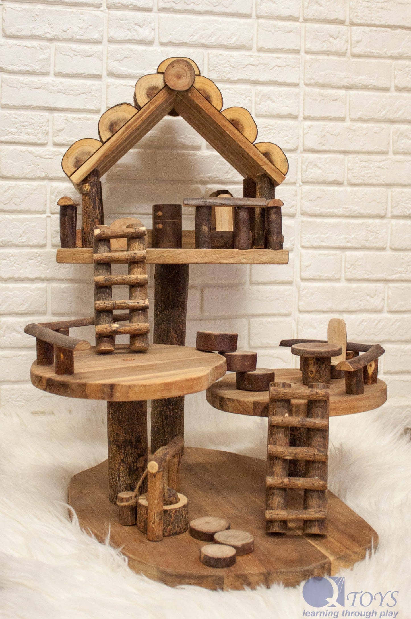Large Wooden Tree House with Gnomes & accessories
