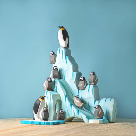 Icy Cliffs, Ice Floe and Big Penguin Family SET